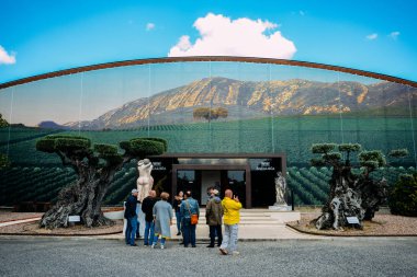 Setubal bölgesinde Azeitao 'da Bacalhoa Vineyard 'a giriş, Portekiz 'in Moscatel şarabı ile ünlü