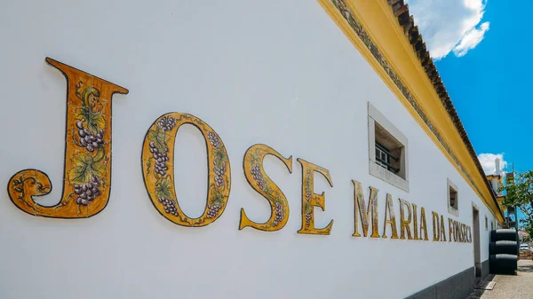 Azulejo segno decorato alla cantina Jose Maria da Fonseca in Azeitao, Setubal, Portogallo, famosa per i suoi vigneti — Foto Stock