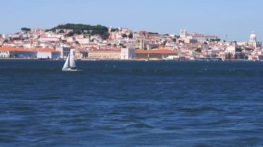 Lizbon Şehir merkezi, Portekiz Tagus nehri bir feribot yakalanan
