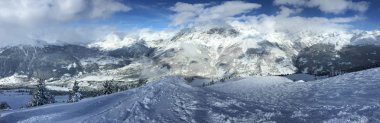 Kar Alpleri dağ panoraması, Bormio, İtalya'da yakalandı