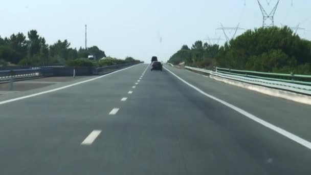 Rijden auto POV op de snelweg in Portugal — Stockvideo