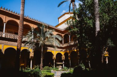 Sevilla Palace de las Duenas, İspanya Gotik ve Mağribi etkileri ile Rönesans tarzında inşa edilmiş bir 15.