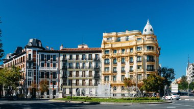 Madrid, İspanya 'nın Alonso Martinez bölgesinde yoğun sokak sahneleri