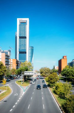 Madrid, İspanya 'da Dört Kuleler veya Cuatro Torres finans bölgesi