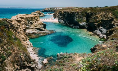 Praia da Samoqueira. Samoqueira Plajı, Porto Covo yakınlarında, Alentejo Bölgesi, Portekiz