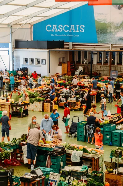 Cascais mercado de alimentos é o lugar para ir se você quiser produtos frescos locais e peixe. Os dias mais movimentados são Qua e Sáb — Fotografia de Stock