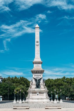 Lizbon, Portekiz - 9 Ağustos 2020: Lizbon, Portekiz Restoranlar Meydanı 'ndaki Restoranlar Anıtı