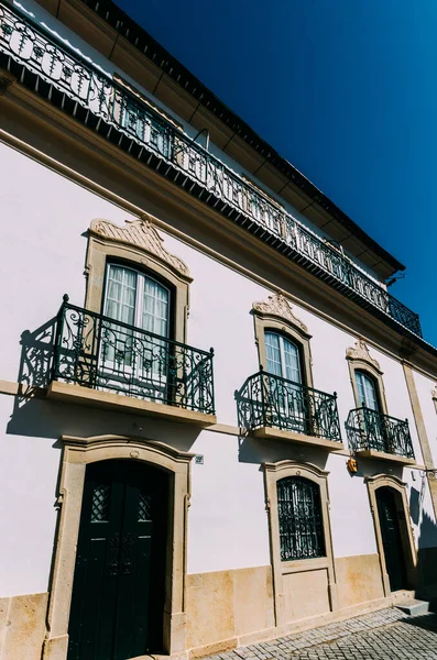 Mészkő Hangulatos Sárga Fehér Házak Constanciában Portugáliai Santarem Kerületben — Stock Fotó