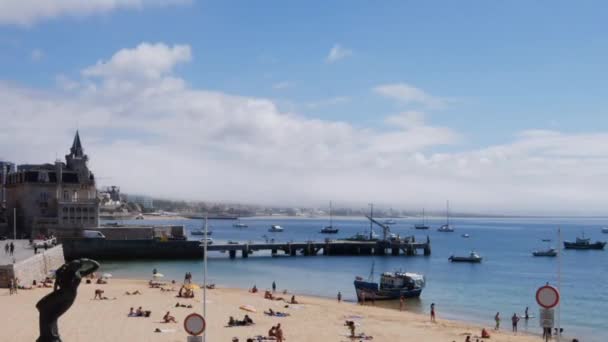 Timelapse μεταβλητού καιρού με θέα στην παραλία Ribeira στην Cascais, Πορτογαλία — Αρχείο Βίντεο