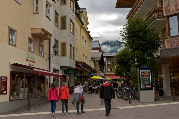 Zell See Avusturya Haziran 2018 Zell Küçük Bir Sokakta Aracılığıyla — Stok fotoğraf