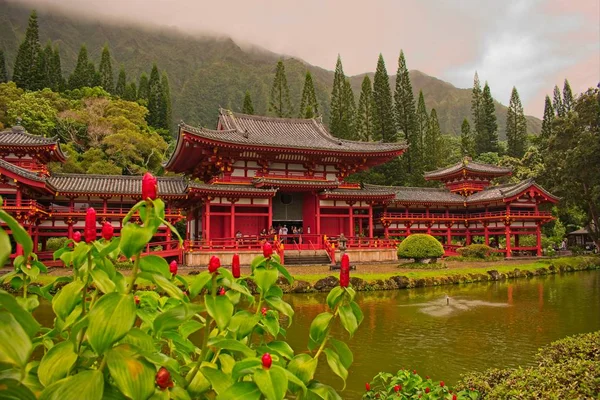 Blick Auf Den Byodo Tempel Und Die Berge Kaneohe Hawaii Stockbild