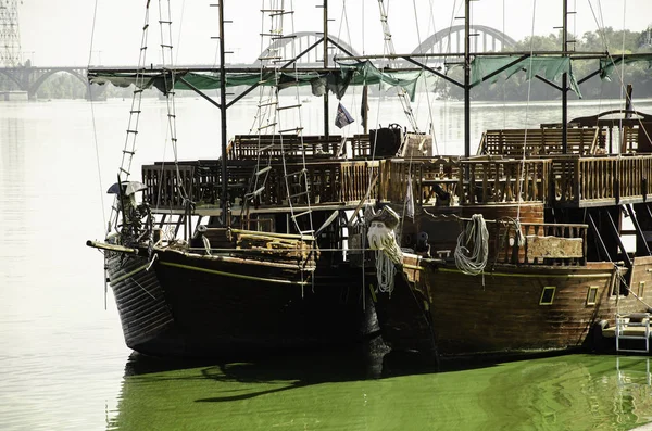 Barcos Recreio Decorados Escunas Madeira Aterro — Fotografia de Stock