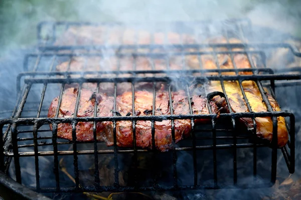 Churrasco Livre Bife Pimentão Fumaça Grelha — Fotografia de Stock