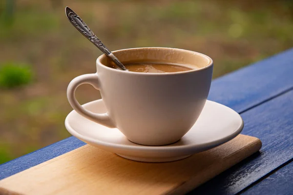 Утренняя Чашка Кофе Молоком Парке — стоковое фото