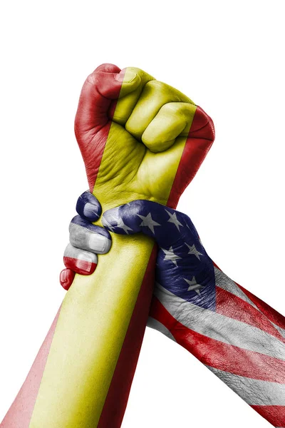 アメリカ対スペイン スペインの国旗 拳フラグ スペインの国の色に塗られた拳 — ストック写真