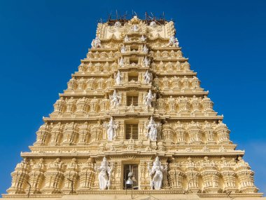 Mysore, Hindistan. Sri Chamundeshwari Tapınağı, Mysore yakınındaki Chamundi tepelerde bulunan görünümünü.