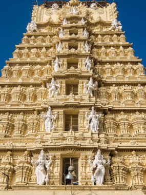 Sri Chamundeshwari Tapınağı, Mysore, Hindistan yakınındaki Chamundi tepelerde bulunan görünümünü.