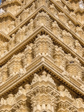 Mysore, Hindistan. Sri Chamundeshwari Tapınağı, Mysore yakınındaki Chamundi tepelerde bulunan görünümünü.