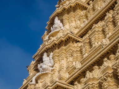 Mysore, Hindistan. Sri Chamundeshwari Tapınağı, Mysore yakınındaki Chamundi tepelerde bulunan görünümünü.