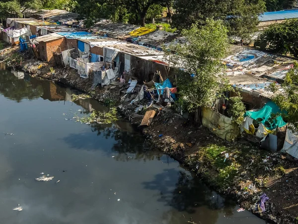 Chennai, Hindistan - 24 Aralık 2017. Chennai bölgede gecekondu.