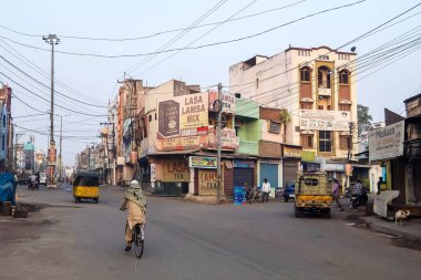 Hyderabad, Hindistan - Ocak, 4, 2018. Hyderabad sokaklarında sabah.