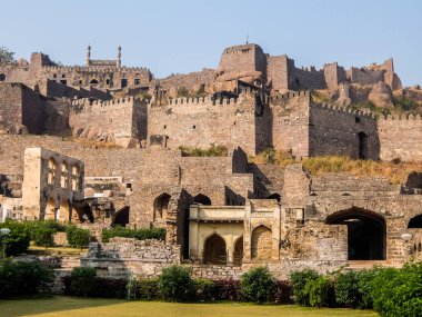 Golkonda Kalesi ve kale Güney Hindistan'da ve Qutb şahi Hanedanı Ortaçağ Sultanlığı'nın başkentiydi, Hyderabad yer alan 11 kilometre batısındadır.