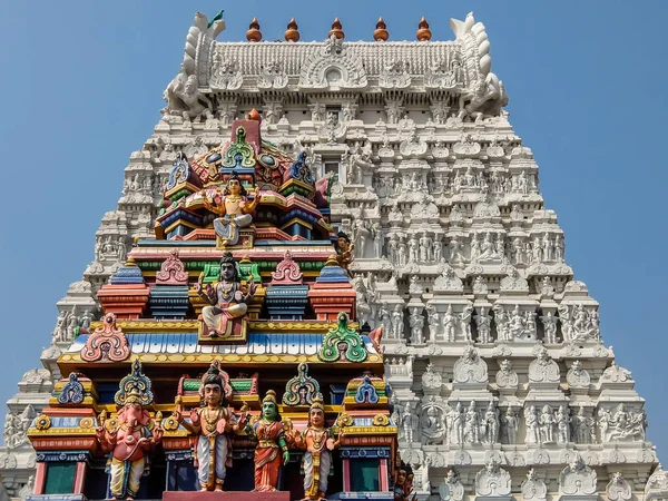 Tiruvannamalai, Hindistan - Ocak, 2018 yaklaşık. Tiruvannamalai, Hindistan Annamalaiyar Tapınağı mimarisi.