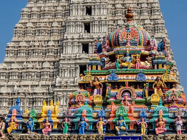 Tiruvannamalai, Hindistan - Ocak, 2018 yaklaşık. Tiruvannamalai, Hindistan Annamalaiyar Tapınağı mimarisi.
