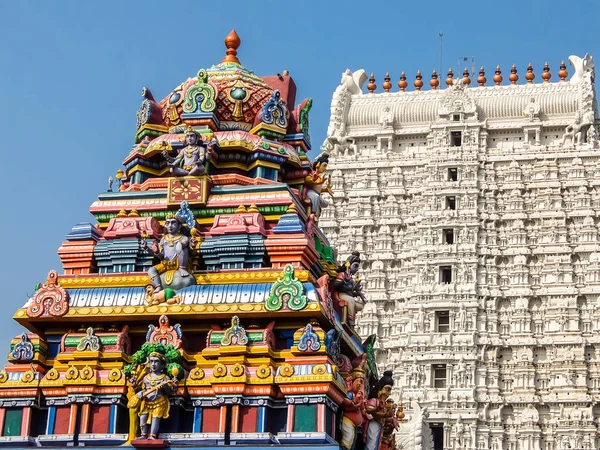 Tiruvannamalai, Hindistan - Ocak, 2018 yaklaşık. Tiruvannamalai, Hindistan Annamalaiyar Tapınağı mimarisi.