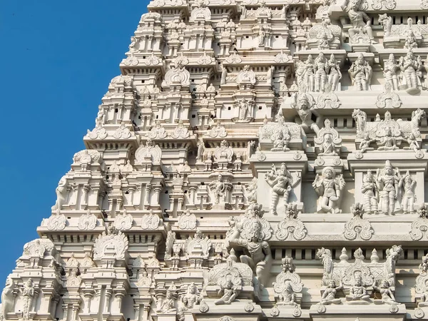 Tiruvannamalai, Hindistan - Ocak, 2018 yaklaşık. Tiruvannamalai, Hindistan Annamalaiyar Tapınağı mimarisi.