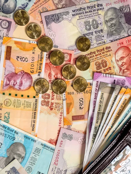 Portfel Indyjską Walutą 100 200 500 2000 Rupii Indyjskich Stare — Zdjęcie stockowe