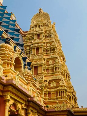 Dwarapudi, Hindistan - Ocak 2018. Hindistan, Dwarapudi 'deki Ayyappa Swamy Tapınağı' nın mimarisi.