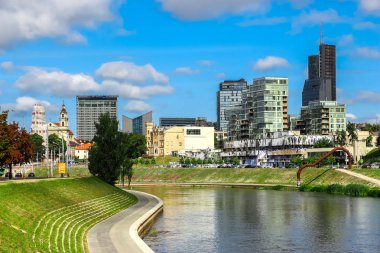Vilnius, Litvanya - Ağustos, 2018 yaklaşık. Vilnius, Litvanya'nın finans bölgesine içinde gökdelenler. Modern ofis binaları.