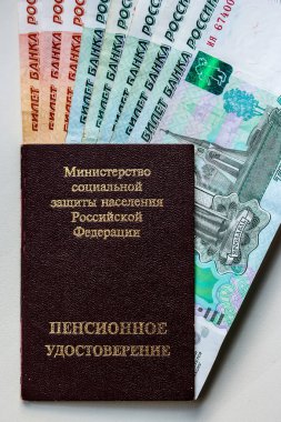 Rus emeklilik sertifika ve para birimi (para). Rusça çeviri - Bakanlığı sosyal koruma, nüfus, Rusya Federasyonu. Emeklilik sertifika.