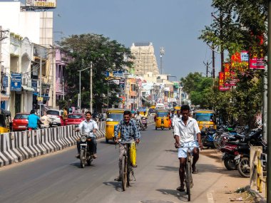 Kanchipuram, Hindistan - Ocak, 2018 yaklaşık. Kanchipuram sokak trafiğe.