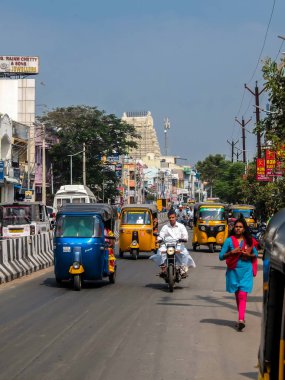 Kanchipuram, Hindistan - Ocak, 2018 yaklaşık. Kanchipuram sokak trafiğe.