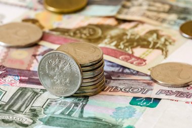 Rus ruble yakın çekim. Rus banknot ve madeni paralar.