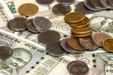 Hint rupi sikke görünümünü kapatın. 500 Rupisi banknotların arka planda.