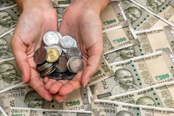 Close View Woman Hands Indian Rupees Coins 500 Rupee Banknotes — Stock Photo, Image