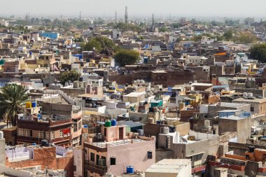 Jodhpur, Hindistan - Mart 2018. Güneşli bir günde Jodhpur şehir manzarası.