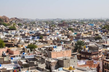 Jodhpur, Hindistan - Mart 2018. Güneşli bir günde Jodhpur şehir manzarası.