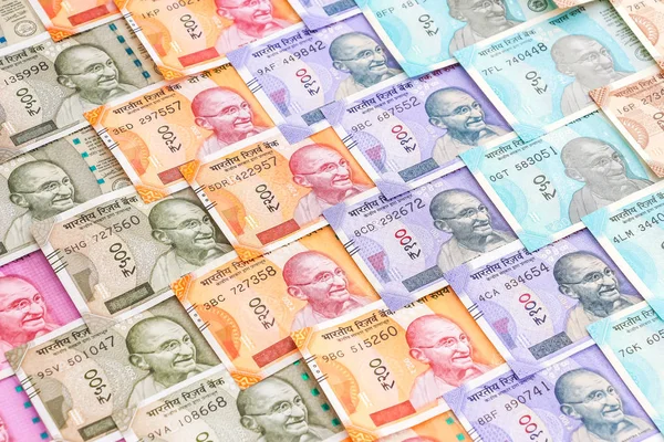 Zamknij Widok Nowiutkich Banknotów Indyjskich 100 200 500 2000 Rupii — Zdjęcie stockowe