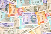 Zár-megjelöl kilátás-a parázs új indiai 10, 50, 100, 200, 500 és 2000 rúpiát bankjegyek. Háttér színes pénz.
