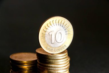 Yeni Hint paralarının görünümünü kapat.