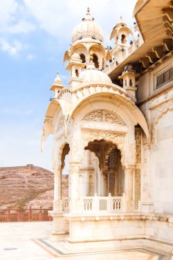 Jodhpur, Hindistan - Mart 2018. Jodhpur 'daki Jaswant Thada mozolesinin güzel manzarası.