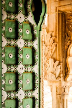 Jodhpur, Hindistan - Mart, 2018 yaklaşık. Güzel manzara Jodhpur Jaswant Thada Türbesi. Mimari ayrıntılar.