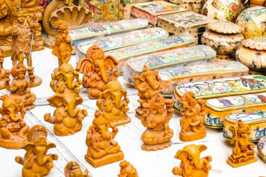 Jaisalmer, Hindistan - Mart, 2018 yaklaşık. Güzel el yapımı Hatıra Eşyası sokak Dükkanı.