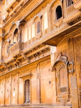 Jaisalmer, Hindistan - Mart 2018. Patwon Ki Haveli 'nin Jaisalmer' deki güzel mimarisi.
