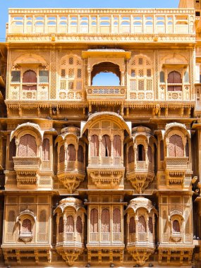 Jaisalmer, Hindistan - Mart 2018. Patwon Ki Haveli 'nin Jaisalmer' deki güzel mimarisi.