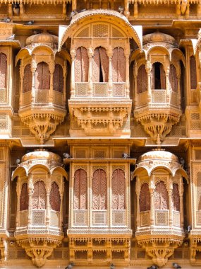 Jaisalmer, Hindistan - Mart 2018. Patwon Ki Haveli 'nin Jaisalmer' deki güzel mimarisi.